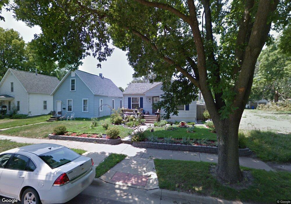 1029 10th St SE, Cedar Rapids, IA 52401 - photo 1