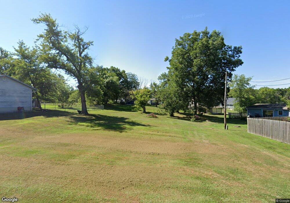 810 W Burkhart St, Moberly, MO 65270 - photo 1