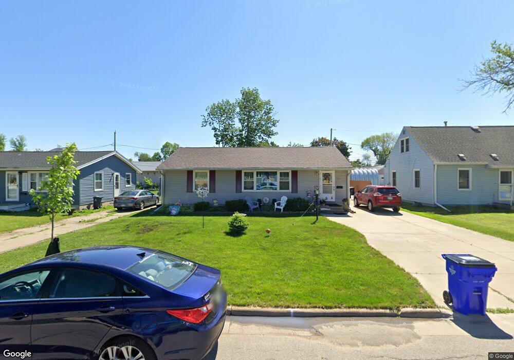 433 22nd St NW, Cedar Rapids, IA 52405 - photo 1