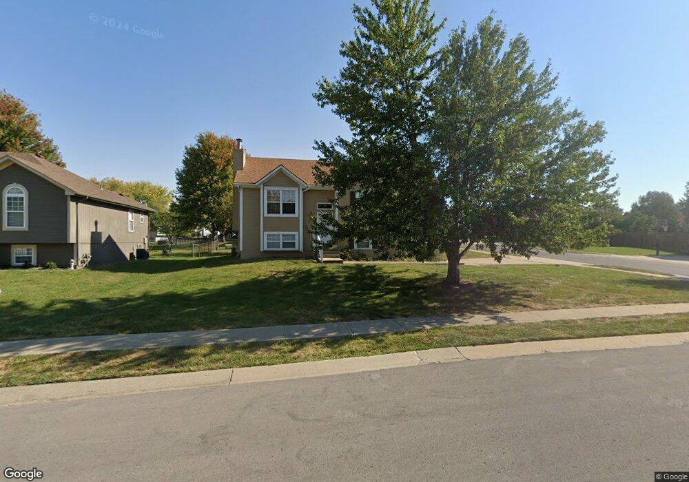 509 S Huntsman Blvd, Raymore, MO 64083 - photo 1