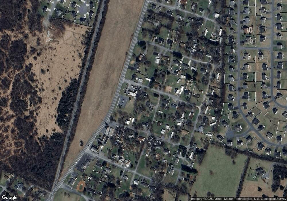 54 Commonwealth Ave, Bunker Hill, WV 25413 - photo 1