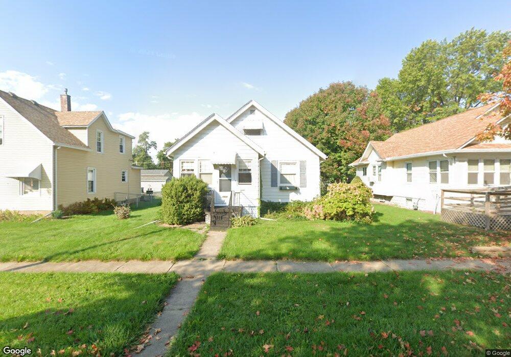 1920 N Howell St, Davenport, IA 52804 - photo 1