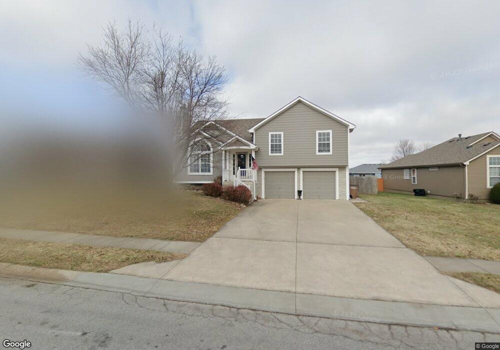 1706 Rolling Rock Rd, Raymore, MO 64083 - photo 1