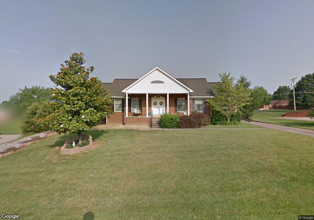 725 Winterhaven Ln, Frankfort, KY 40601 - photo 1