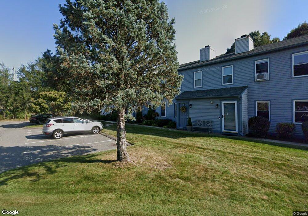 32 Willow Glen Cir unit 32, Warwick, RI 02889 - photo 1