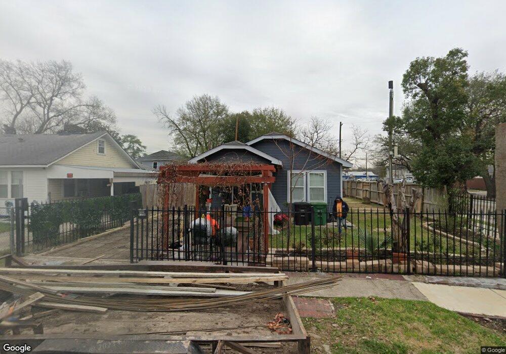 1404 Walton St, Houston, TX 77009 - photo 1