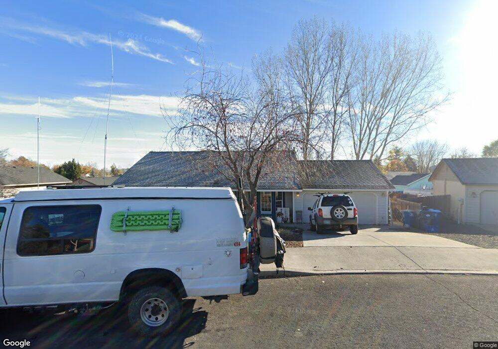 2924 SW Volcano Cir, Redmond, OR 97756 - photo 1