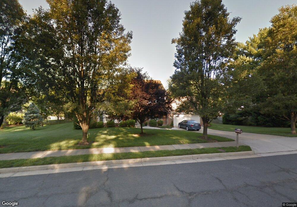 5402 Sideburn Rd, Fairfax, VA 22032 - photo 1