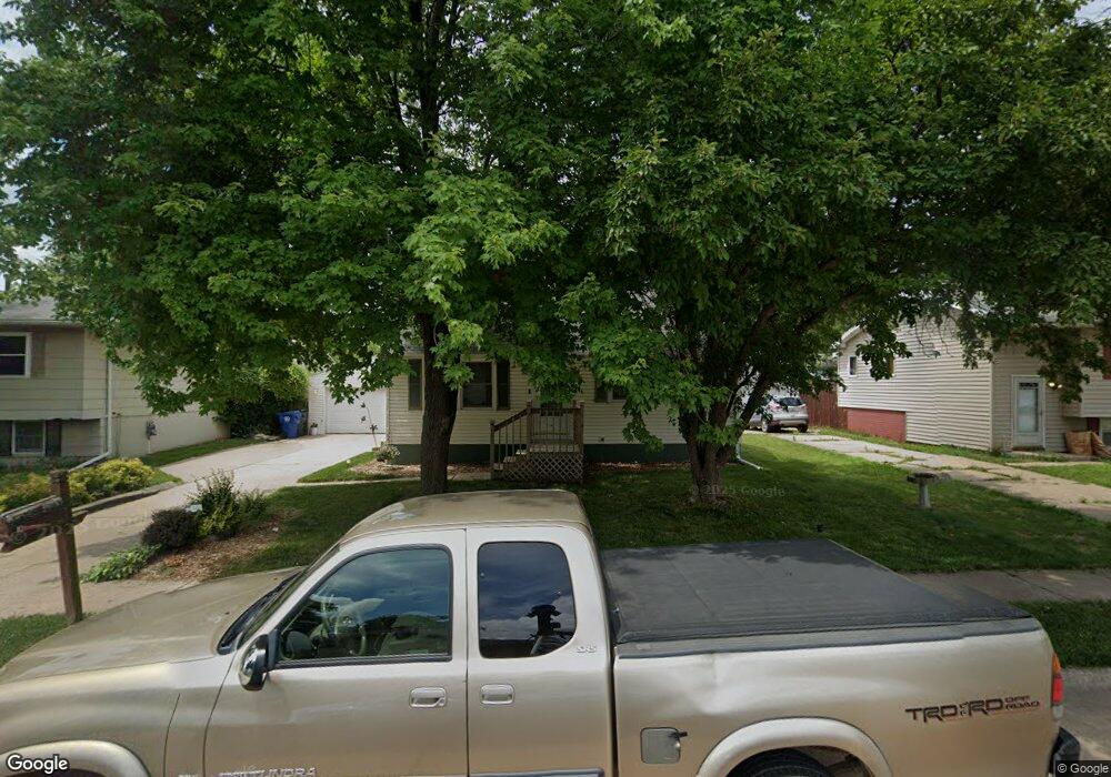 1114 N Pioneer St, Davenport, IA 52804 - photo 1