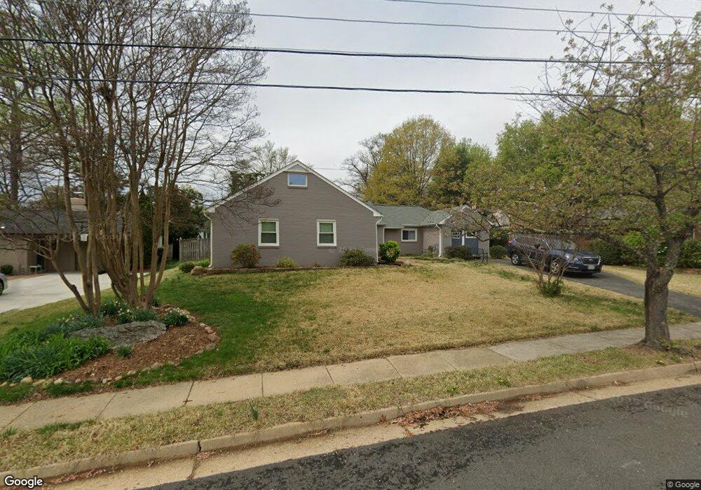 310 Crown View Dr, Alexandria, VA 22314 - photo 1