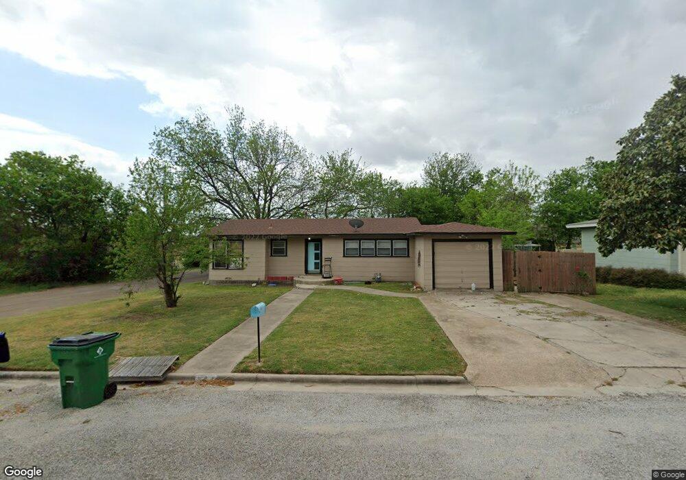 606 E Hallsell St, Decatur, TX 76234 - photo 1