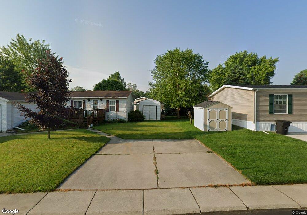 377 N Jack Pine Cir, Flint, MI 48506 - photo 1