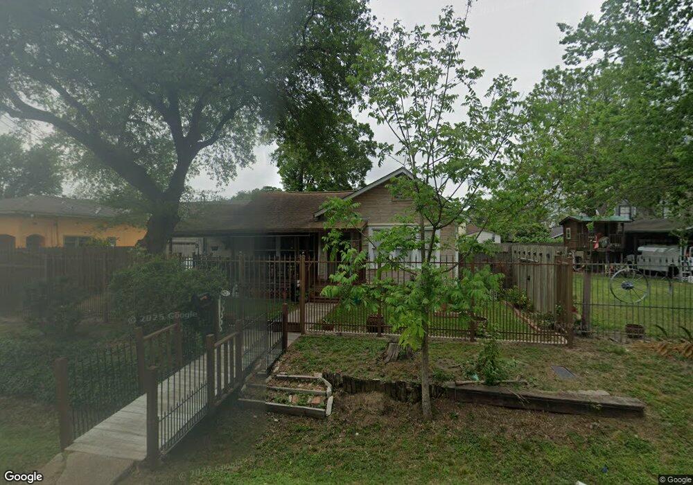 907 Caplin St, Houston, TX 77022 - photo 1