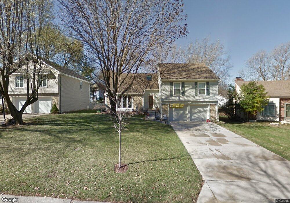 8922 Alden St, Lenexa, KS 66215 - photo 1