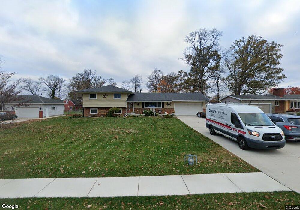 304 Woodlawn Dr, Wapakoneta, OH 45895 - photo 1
