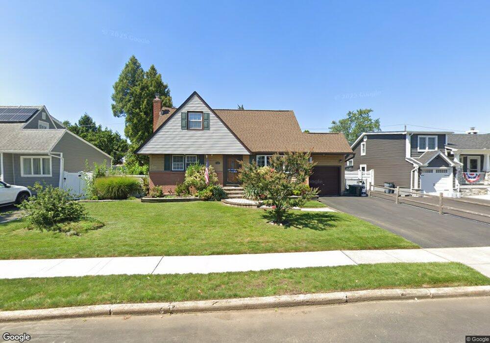 518 Arlington Dr, Seaford, NY 11783 - photo 1