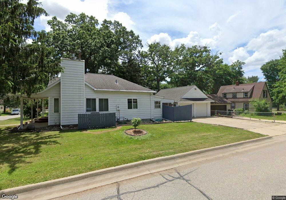 2201 Hickory Ln, Cedar Falls, IA 50613 - photo 1