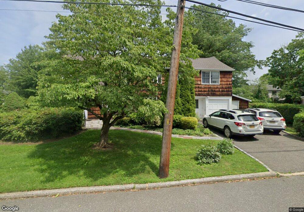 1 Surrey Ln, Great Neck, NY 11023 - photo 1