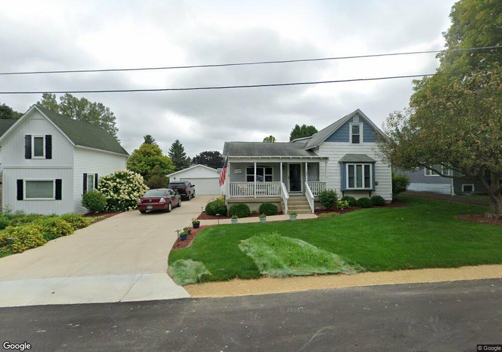 137 Fontana Ave, Fontana, WI 53125 - photo 1