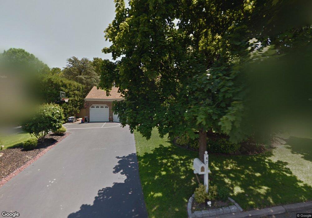 47 Fleetwood Rd, ComMacK, NY 11725 - photo 1