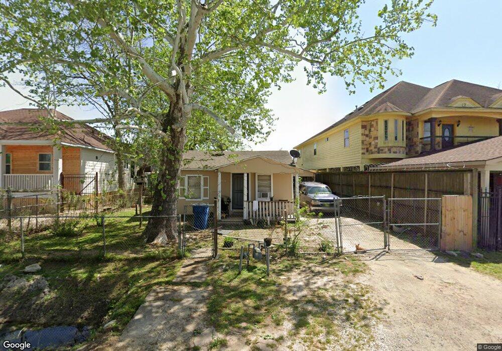 2534 Warwick Rd, Houston, TX 77093 - photo 1