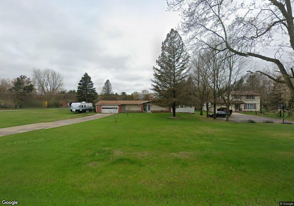 8461 N Mckinley Rd, Flushing, MI 48433 - photo 1