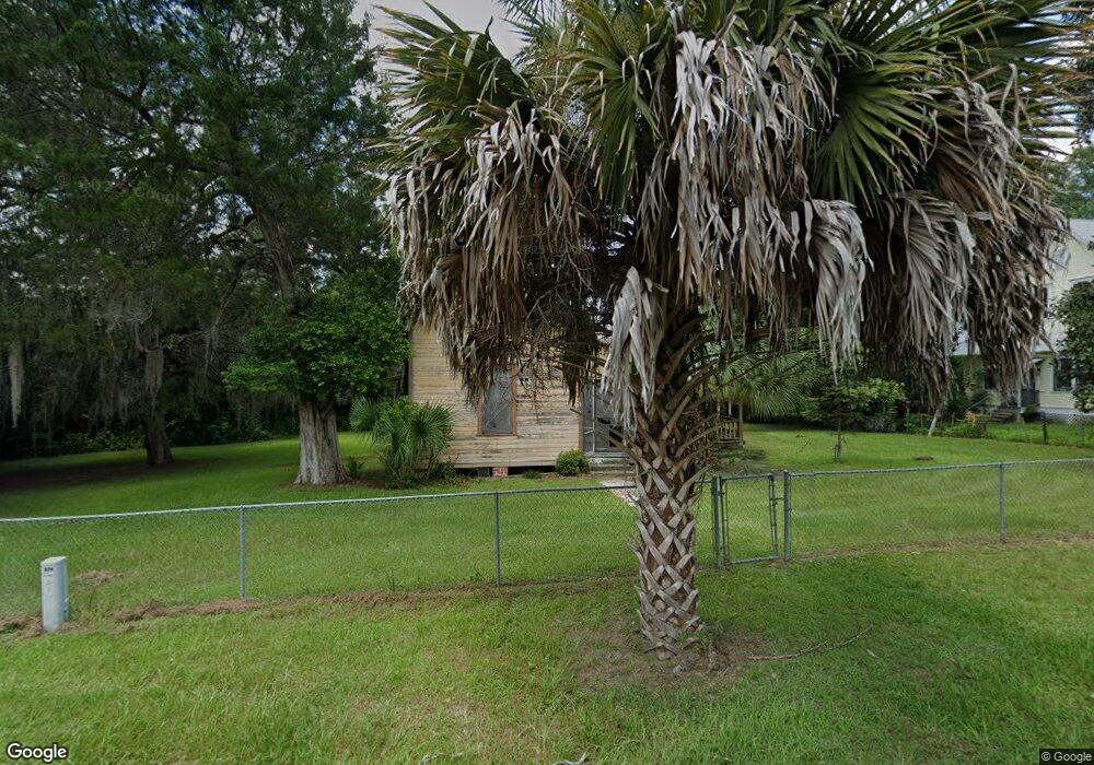 323 NE Central Ave, Blackshear, GA 31516 - photo 1