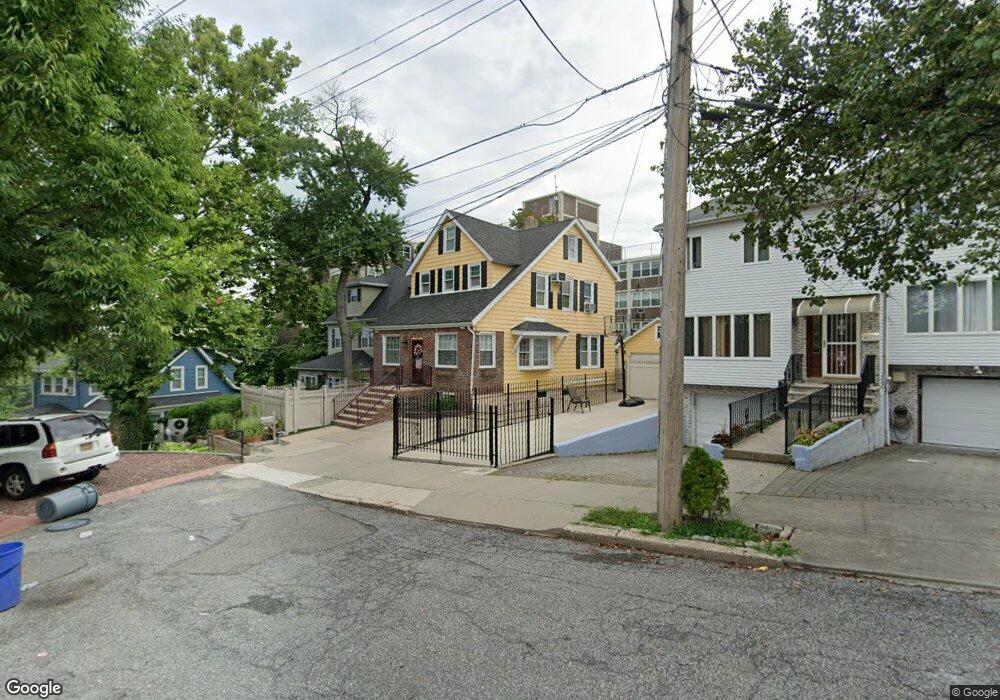 17 Harbor View Ct, Staten Island, NY 10301 - photo 1