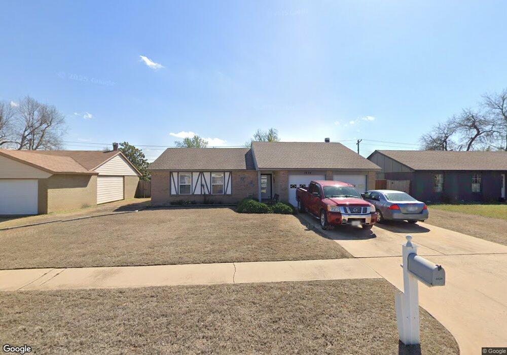 1424 NE 4th St, Moore, OK 73160 - photo 1