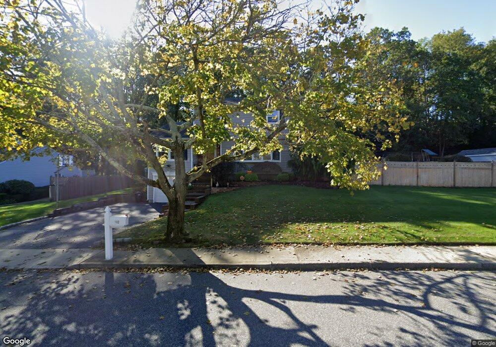 132 Cornell Dr, ComMacK, NY 11725 - photo 1