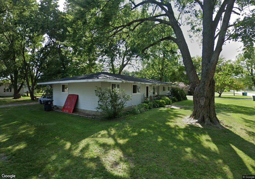 809 E Scott St, Tuscola, IL 61953 - photo 1