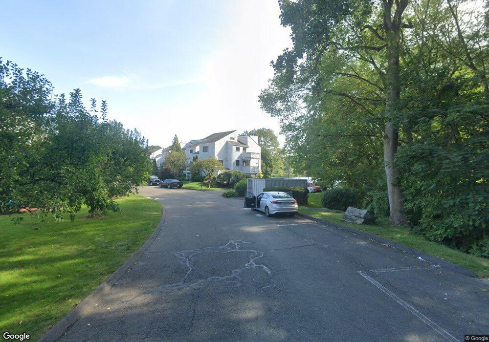 58 Rowayton Woods Dr, Norwalk, CT 06854 - photo 1