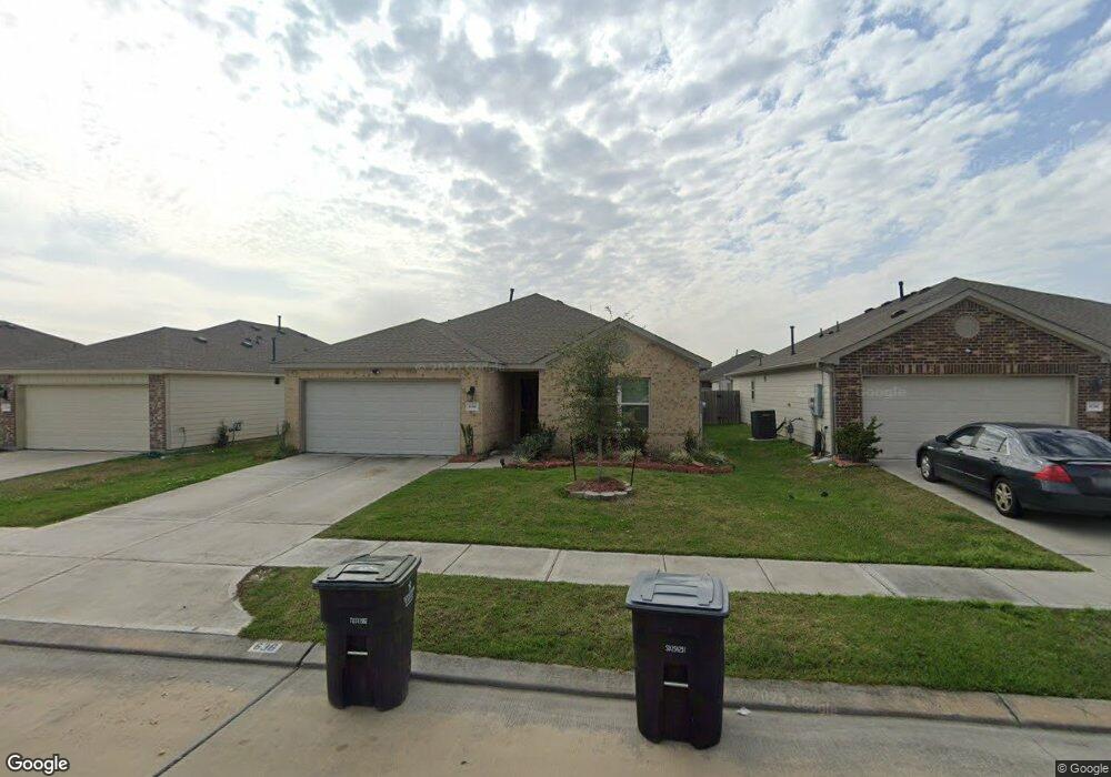 636 E Fairway Lake Dr, Alvin, TX 77511 - photo 1