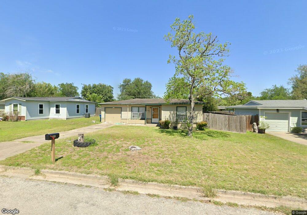 1509 E Corpus Christi St, Beeville, TX 78102 - photo 1