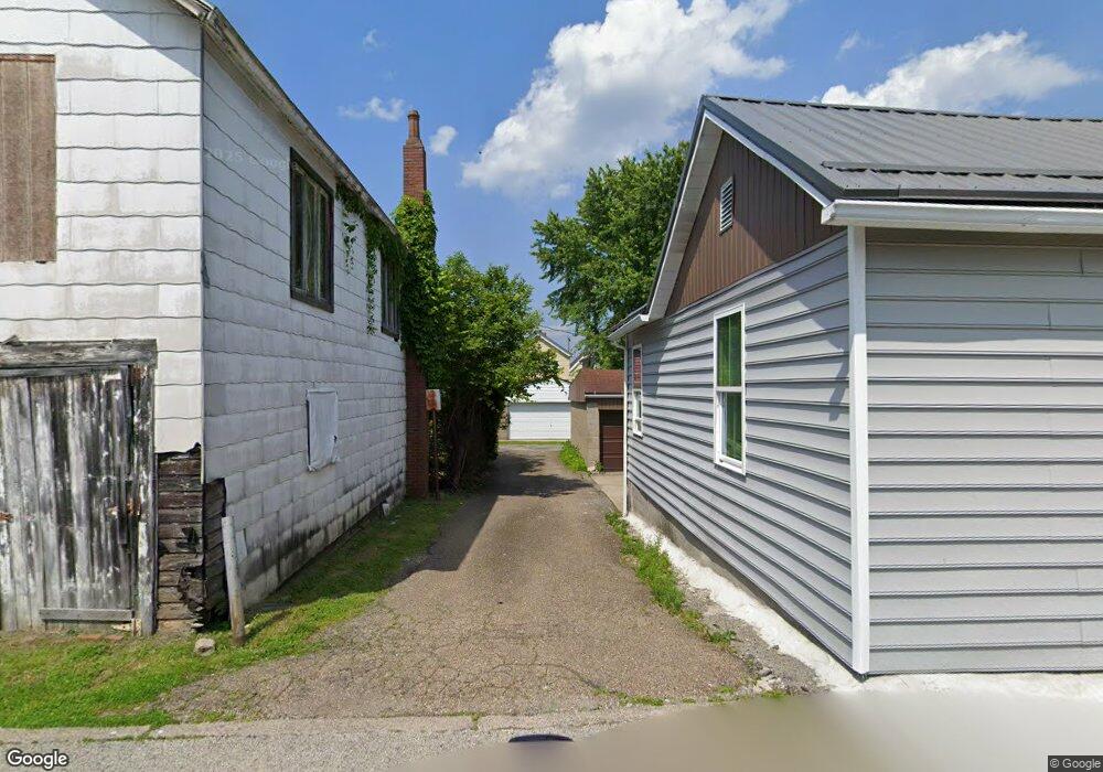 411 Longfellow St, Vandergrift, PA 15690 - photo 1