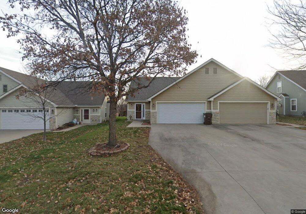 904 N Field Stone Dr, Lawrence, KS 66049 - photo 1