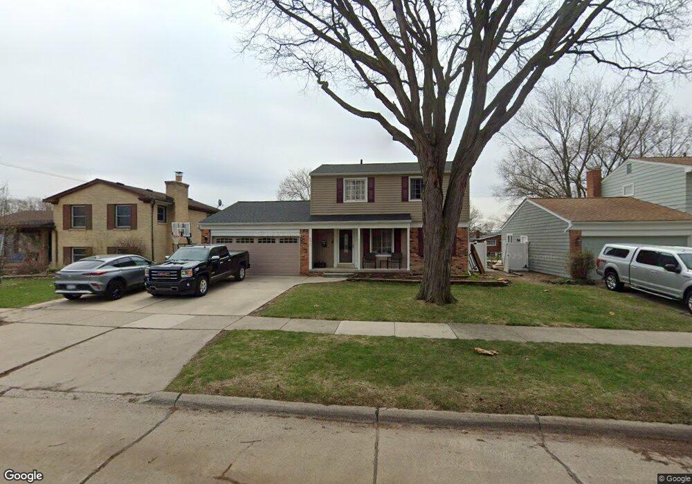 677 Highland Ave, Clawson, MI 48017 - photo 1