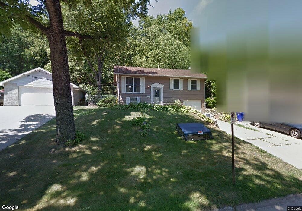 1018 13th St NW, Cedar Rapids, IA 52405 - photo 1