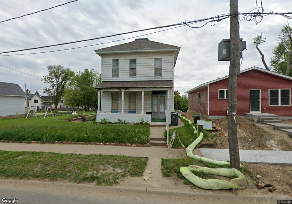 1129 15th St SE, Cedar Rapids, IA 52401 - photo 1