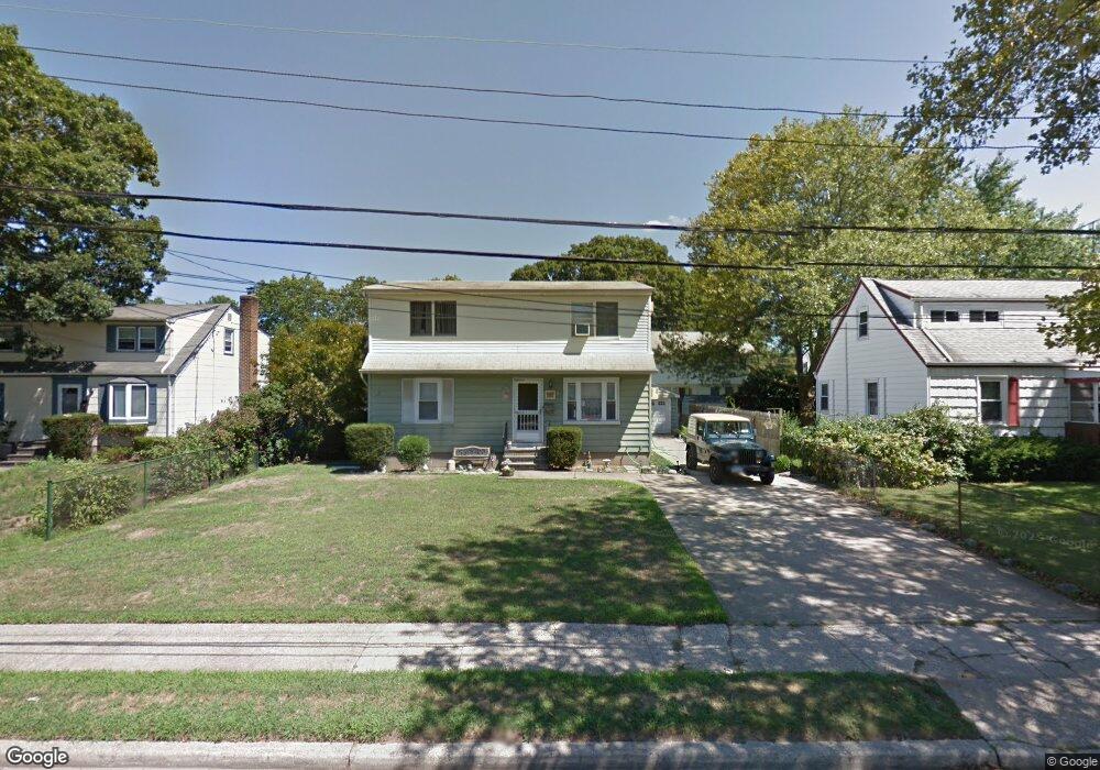 5 East Ct, Bethpage, NY 11714 - photo 1