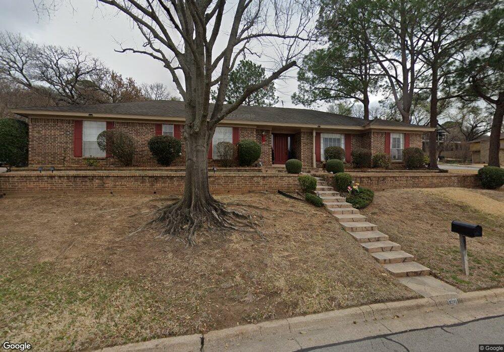 1301 Crowley Rd, Arlington, TX 76012 - photo 1