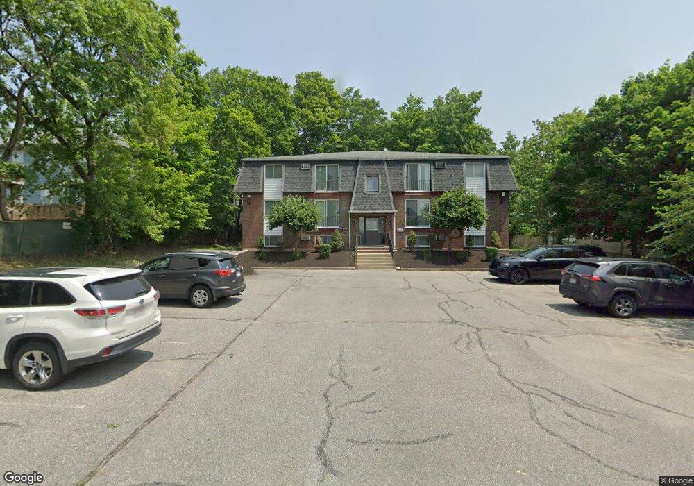 215 Mammoth Rd unit 5, Lowell, MA 01854 - photo 1