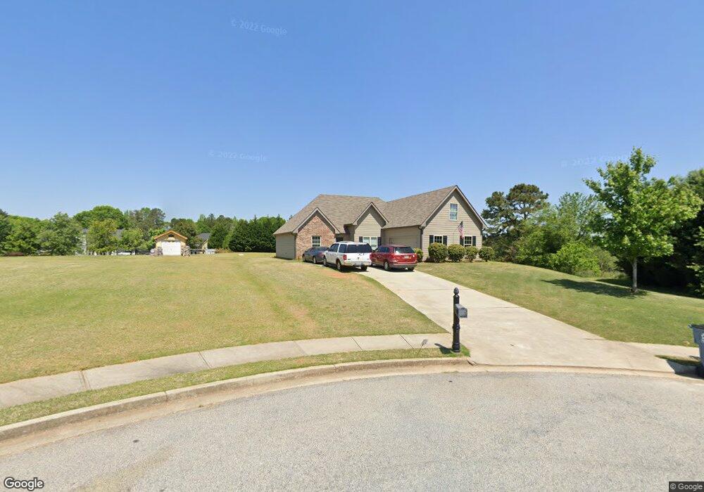 724 Stratford Ln, Winder, GA 30680 - photo 1