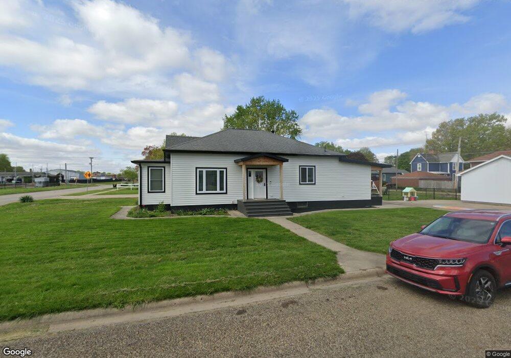 429 N Sangamon St, Lincoln, IL 62656 - photo 1