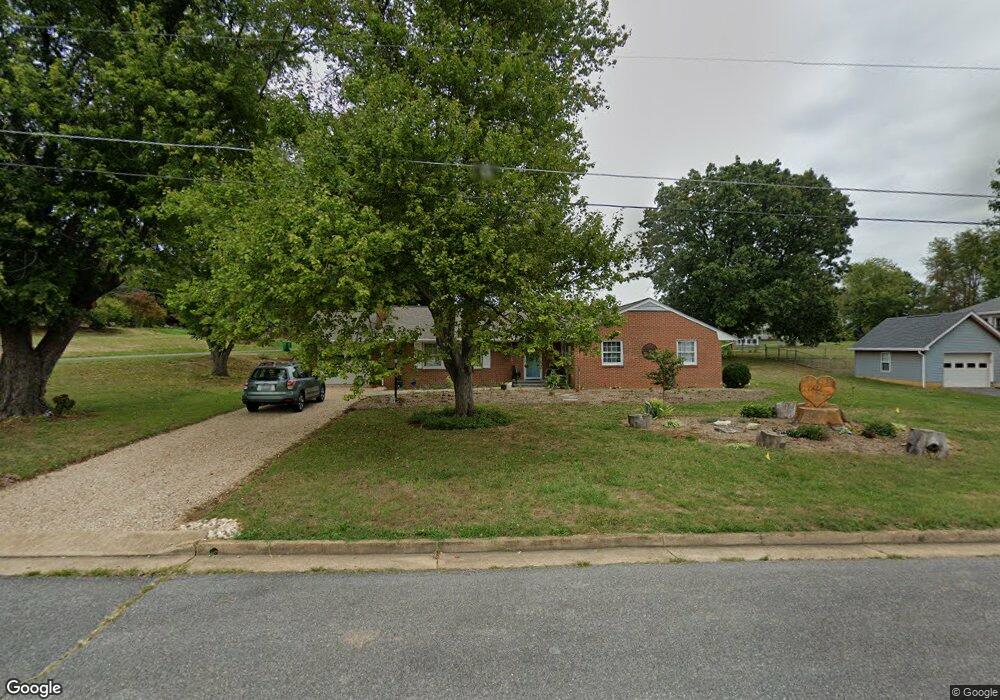 2059 Rhoades Dr, Waynesboro, VA 22980 - photo 1