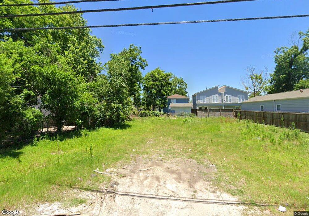 121 E 31st 1/2 St, Houston, TX 77018 - photo 1