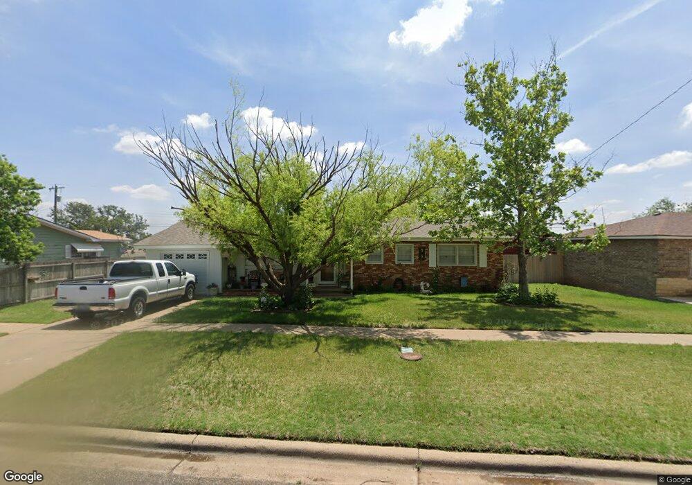 108 Thomas Blvd, Plainview, TX 79072 - photo 1