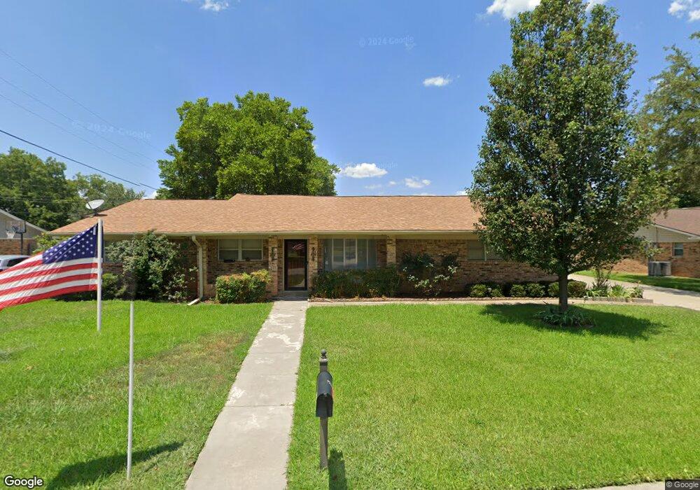 2013 Greenbriar Dr, Gainesville, TX 76240 - photo 1