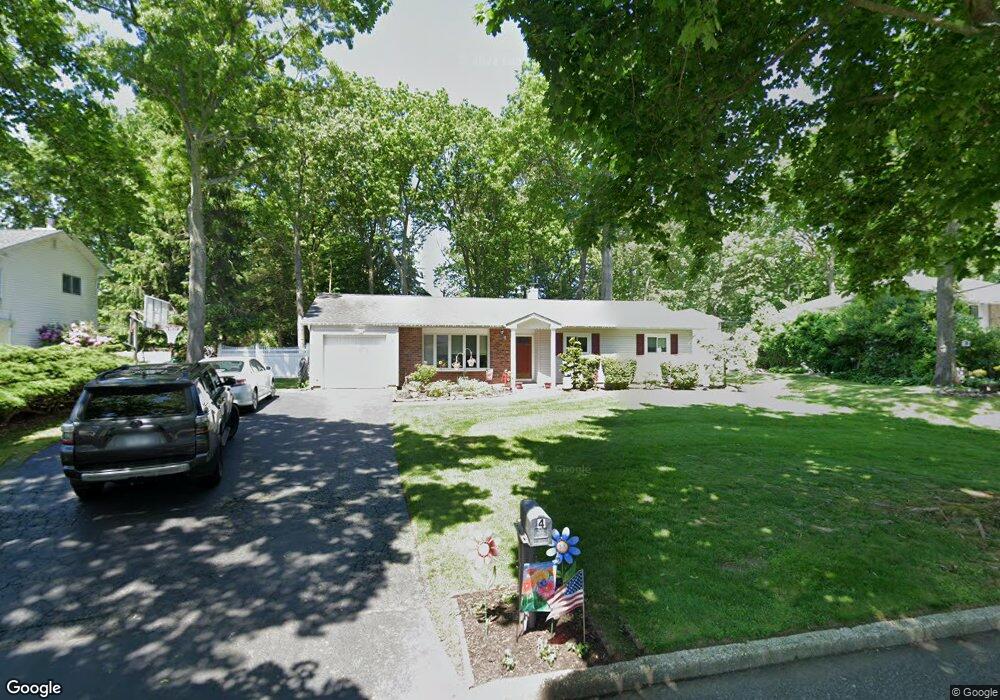 4 Raven Dr, ComMacK, NY 11725 - photo 1