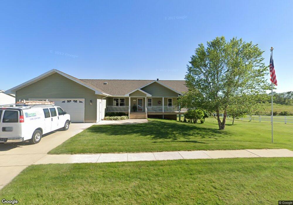 4049 Jodi Dr, Waterloo, IA 50701 - photo 1